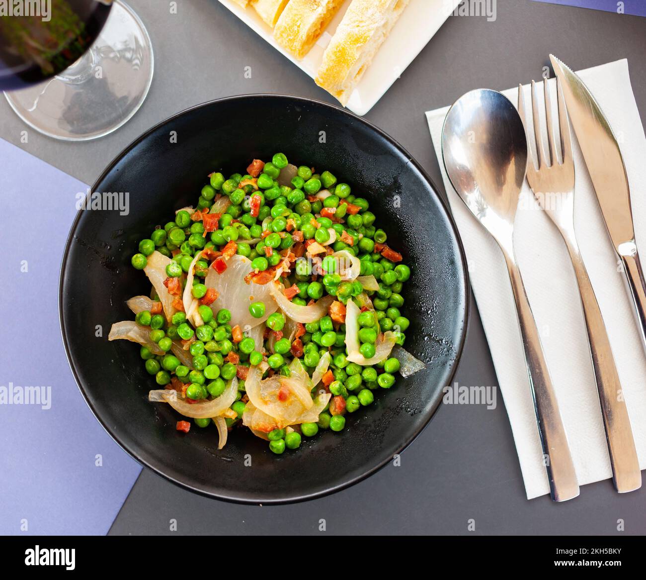 Traditional Spanish side dish peas with jamon Stock Photo Alamy