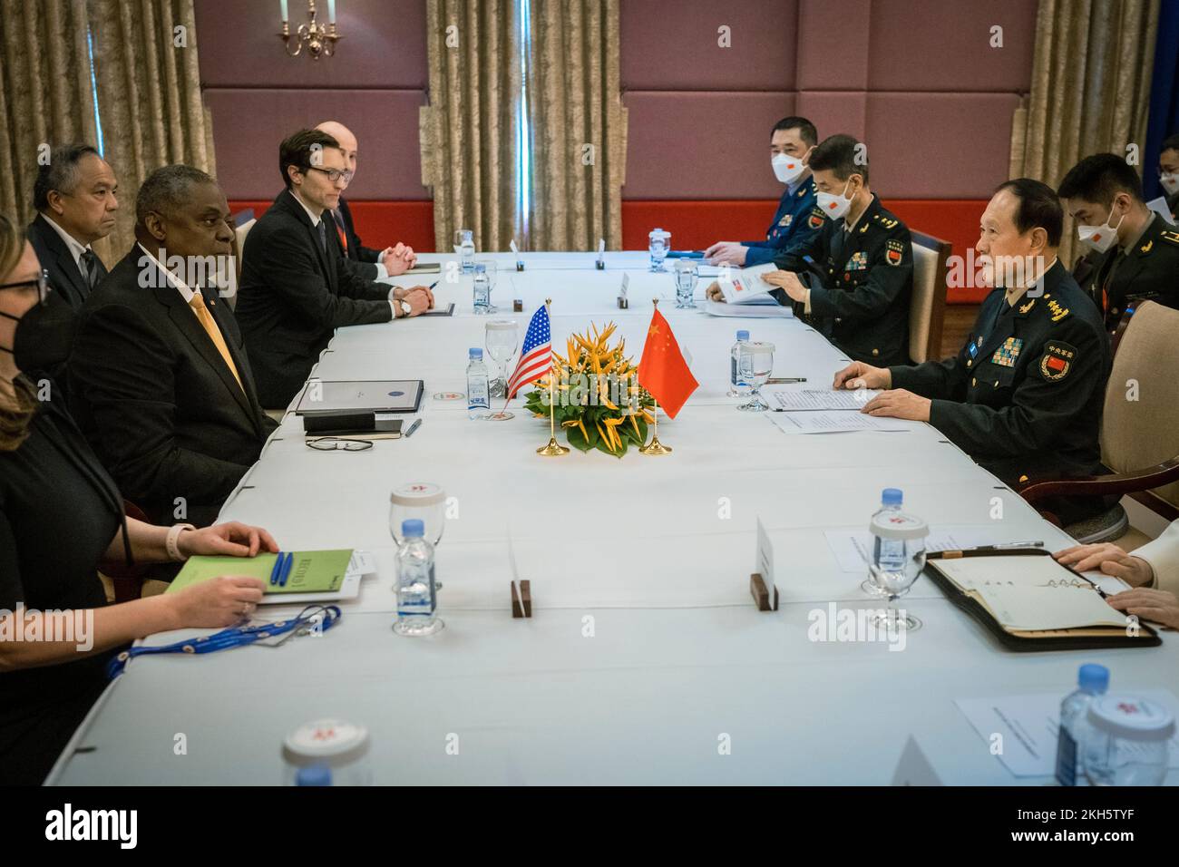 Siem Reap, Cambodia. 22nd Nov, 2022. U.S. Secretary of Defense Lloyd J. Austin III, left, holds a face-to-face meeting with Chinese Minister of National Defense Gen. Wei Fenghe, right, on the sidelines of the 9th Association of Southeast Asia Nations Defense Ministers Meeting, November 22, 2022 in Siem Reap, Cambodia. Credit: Chad J. McNeeley/DOD/Alamy Live News Stock Photo