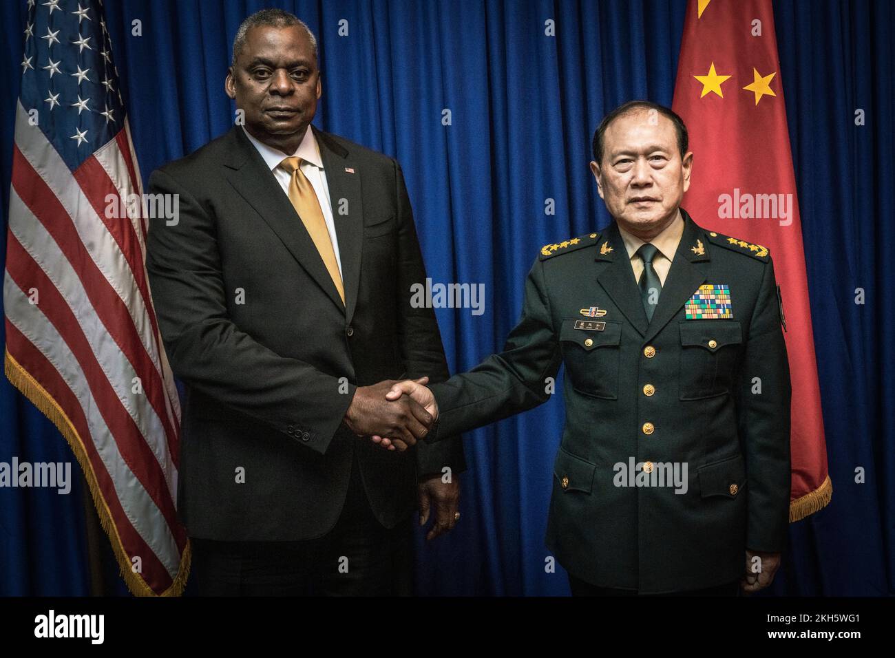 Siem Reap, Cambodia. 22nd Nov, 2022. U.S. Secretary of Defense Lloyd J. Austin III, left, shakes hands with Chinese Minister of National Defense Gen. Wei Fenghe, on the sidelines of the 9th Association of Southeast Asia Nations Defense Ministers Meeting, November 22, 2022 in Siem Reap, Cambodia. Credit: Chad J. McNeeley/DOD/Alamy Live News Stock Photo