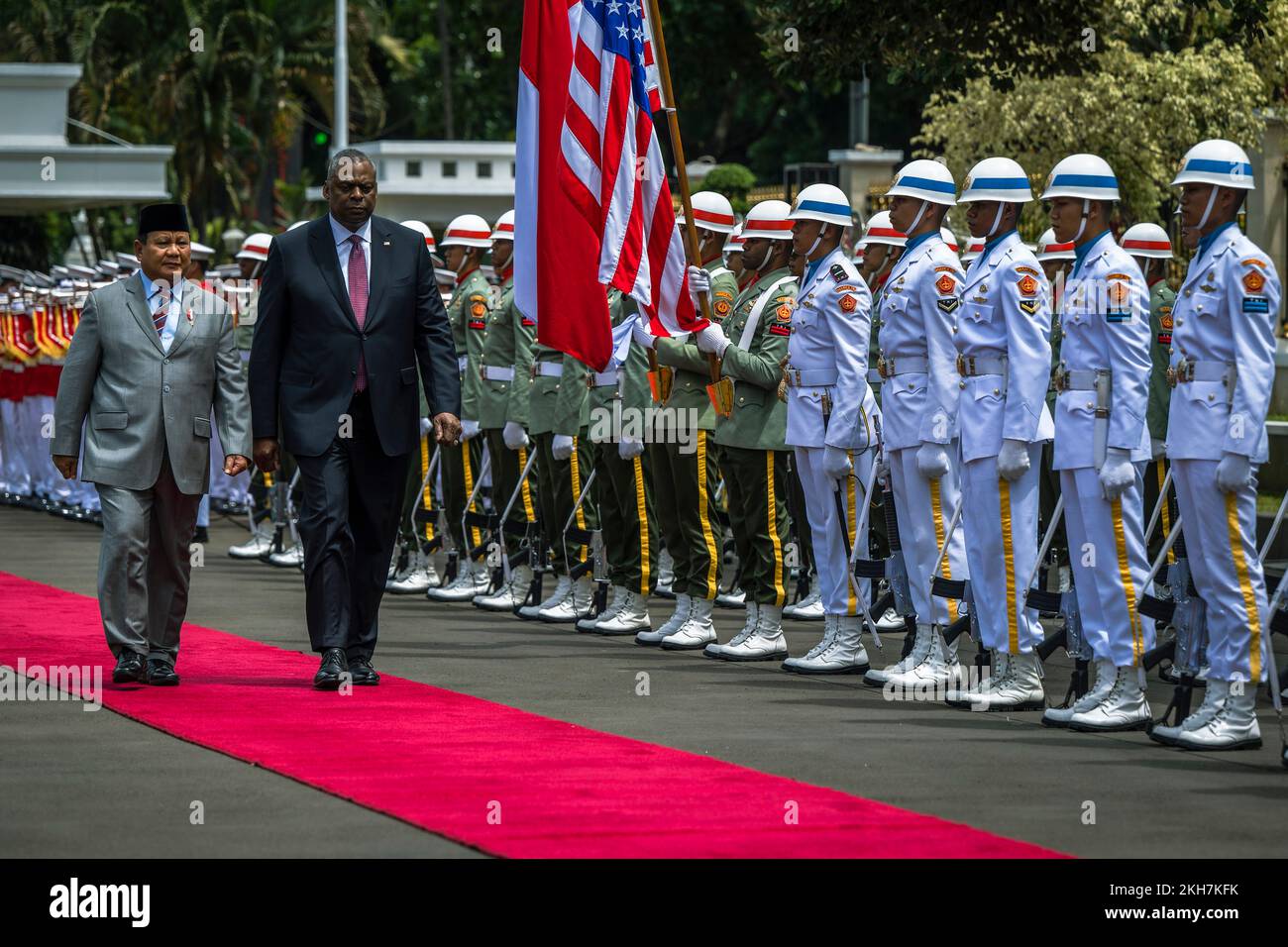 Jakarta, Indonesia. 21 November, 2022. U.S. Secretary of Defense Lloyd J. Austin III, right, is escorted by Indonesian Defense Minister Prabowo Subianto for the troop review during the arrival ceremony at the Ministry of Defense building, November 21, 2022 in Jakarta, Indonesia. Credit: Chad J. McNeeley/DOD/Alamy Live News Stock Photo