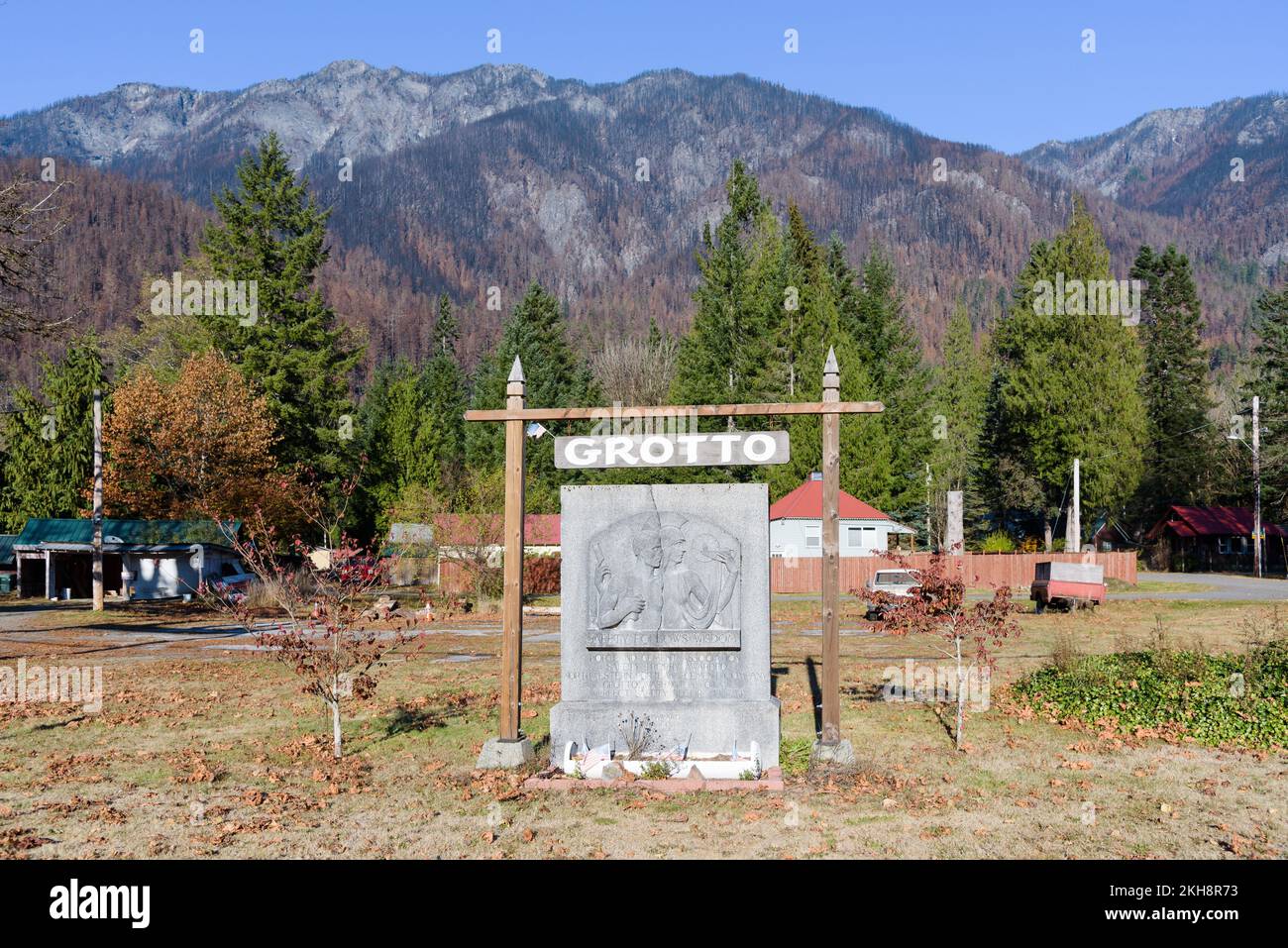 Grotto, WA, USA - November 18, 2022; Sign for community of Grotto in front of Bolt Creek Fire scar of mountain above Stock Photo