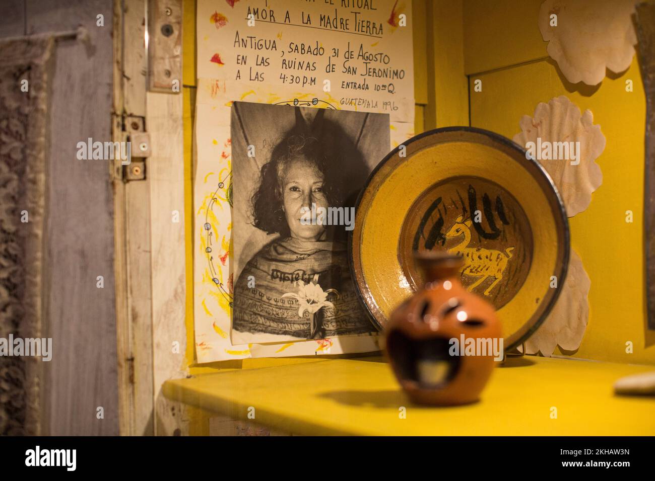 A portrait of the Guatemalan artist Margarita Azurdia in the piece