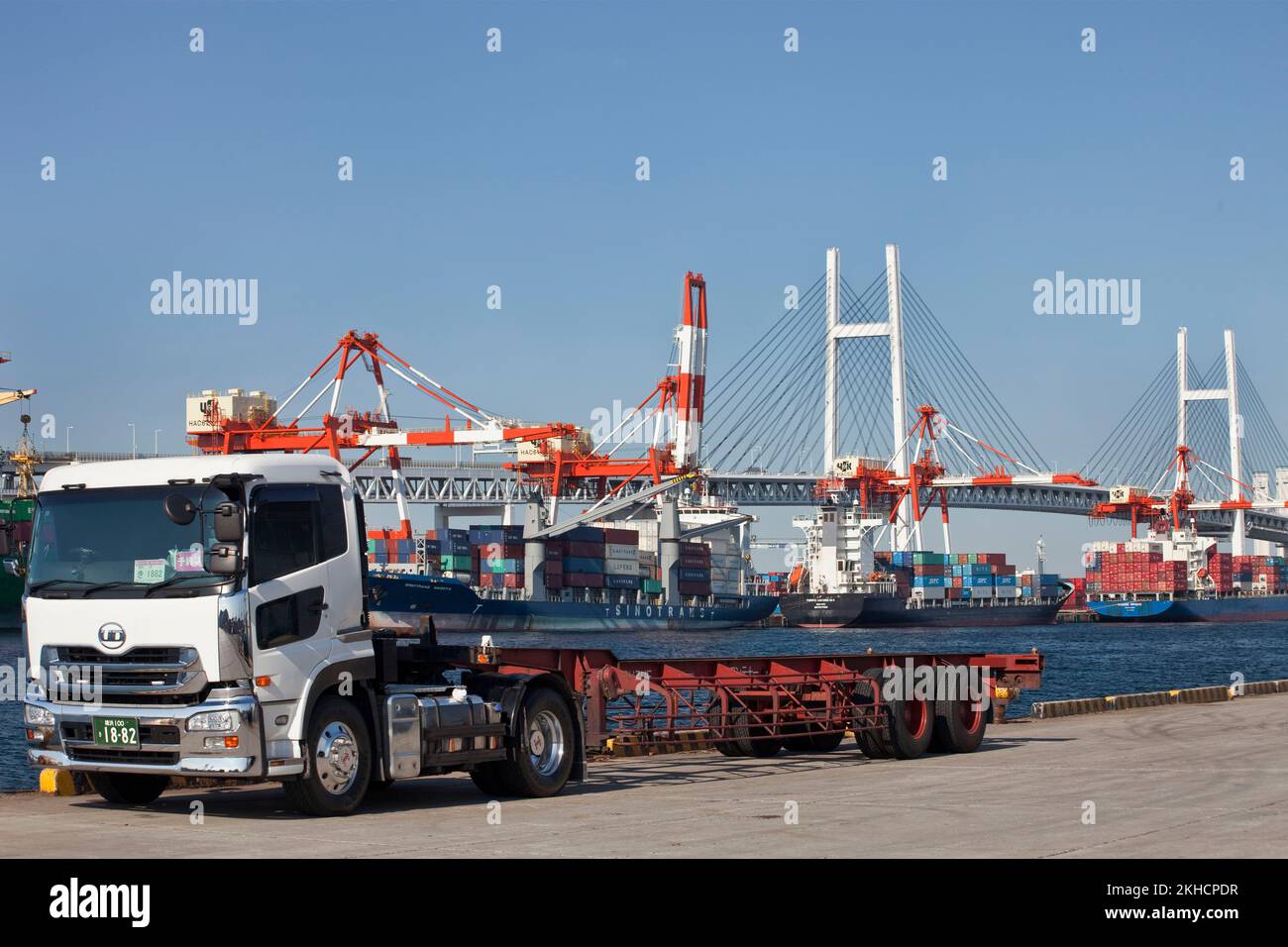 Truck bridge cranes load containers port Yokohama Japan H Stock Photo