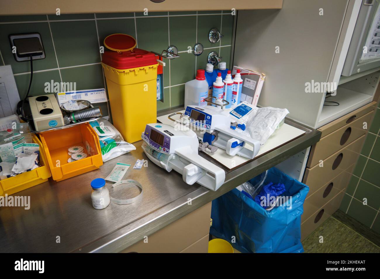 in a induction of anesthesia there are materials and medication for