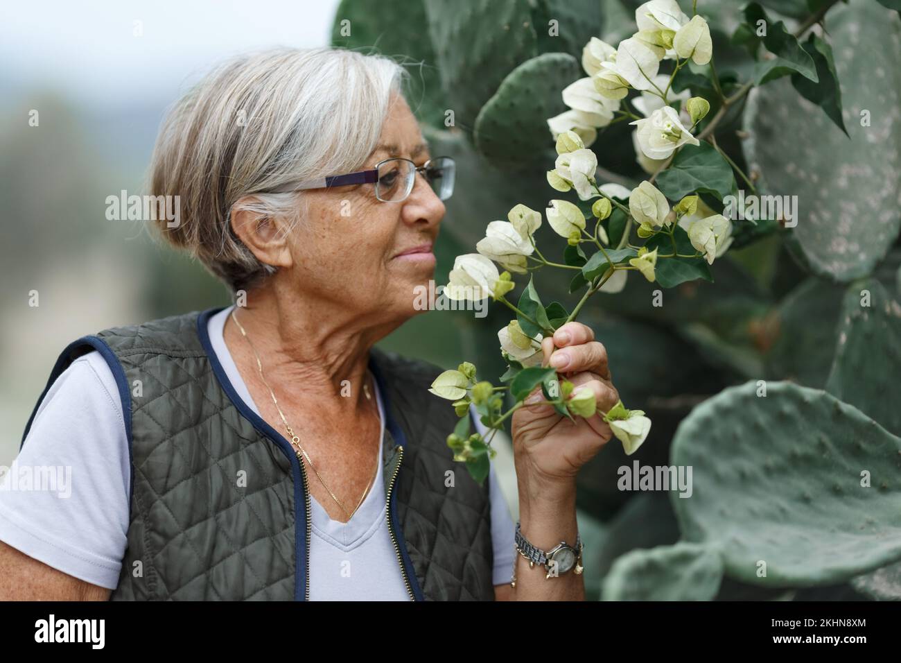 Happy older woman hi-res stock photography and images - Alamy