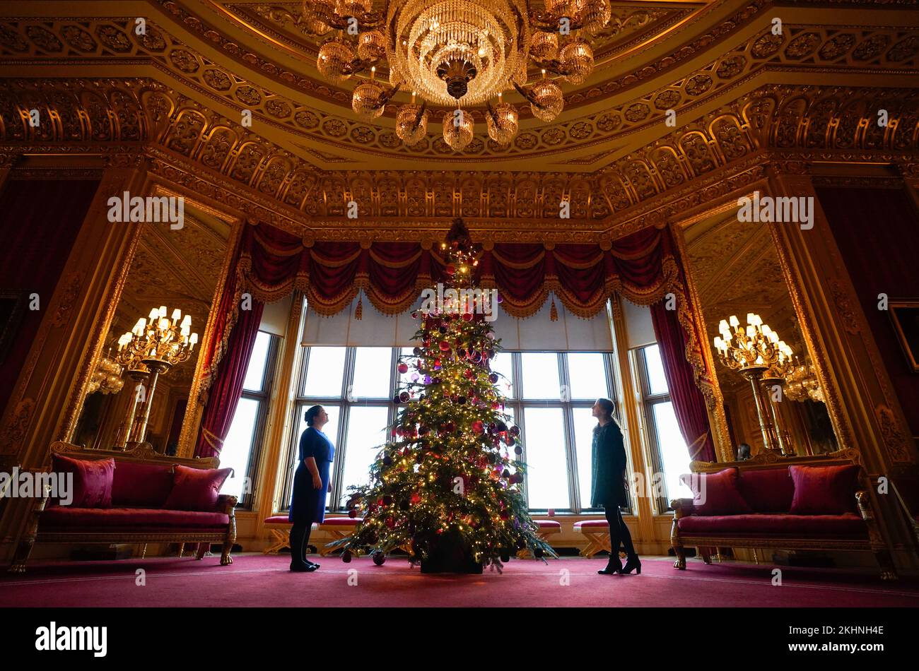 https://c8.alamy.com/comp/2KHNH4E/members-of-the-royal-collection-trust-look-up-at-a-christmas-tree-on-display-in-the-crimson-drawing-room-during-a-photo-call-for-christmas-decorations-at-windsor-castle-berkshire-picture-date-thursday-november-24-2022-2KHNH4E.jpg