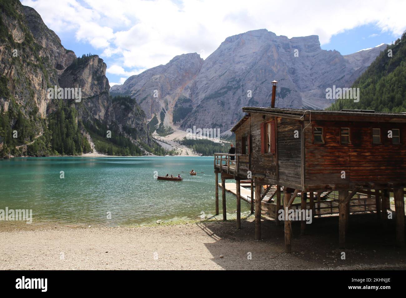 Amazing shot lake house hi-res stock photography and images - Alamy