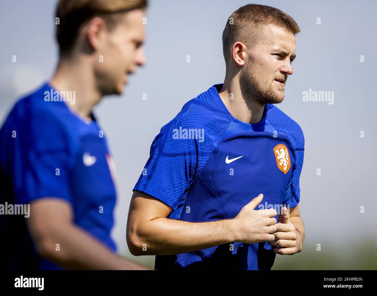 DOHA - Frenkie de Jong of Holland and Matthijs de Ligt of Holland during a training session of the Dutch national team at the Qatar University training complex on November 24, 2022 in Doha, Qatar. The Dutch national team is preparing for the World Cup match against Ecuador. ANP KOEN VAN WEEL Stock Photo