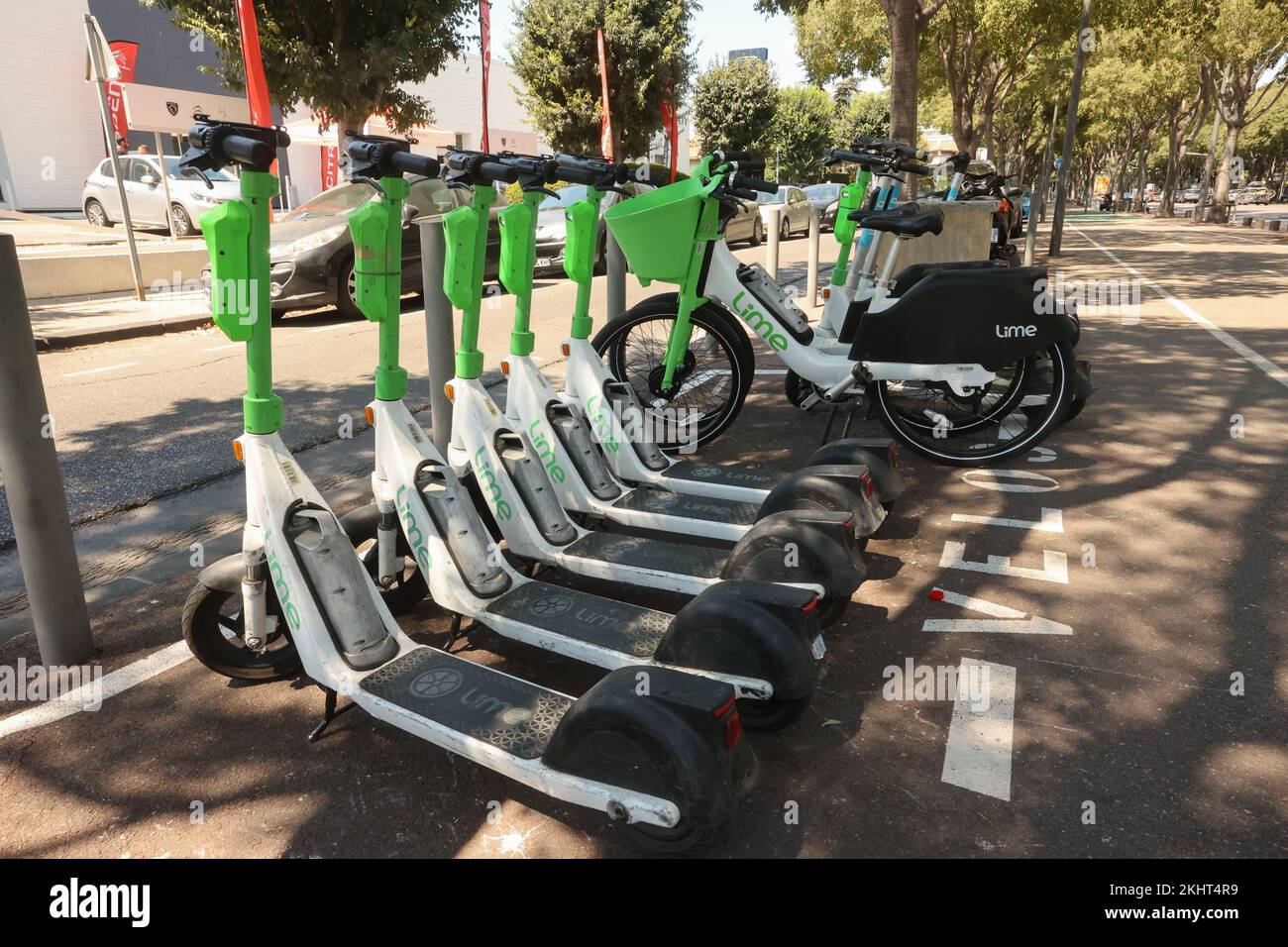 Lime company electric scooter hires stock photography and images Alamy