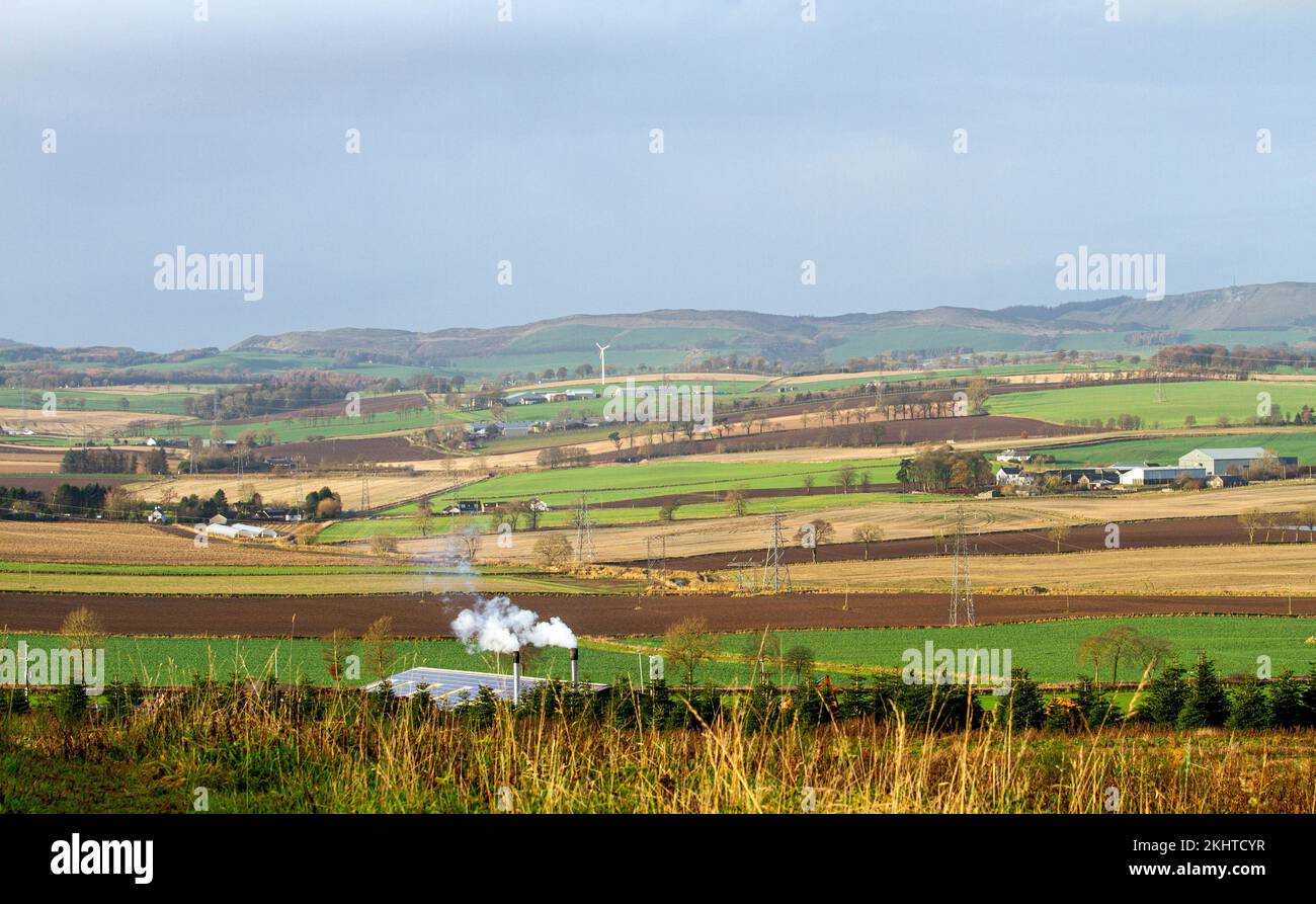 Dundee, Tayside, Scotland, UK. 24th Nov, 2022. UK Weather: Northeast Scotland is enjoying beautiful late November sunshine with highs around 10°C. A breath-taking winter landscape view of rural Dundee's Strathmore Valley and Sidlaw Hills. The Sidlaw Hills in Dundee have quite a diverse plant life, significant antiquities, and a unique role in scientific history as the site of an 18th-century experiment in 'weighing the earth.' Credit: Dundee Photographics/Alamy Live News Stock Photo