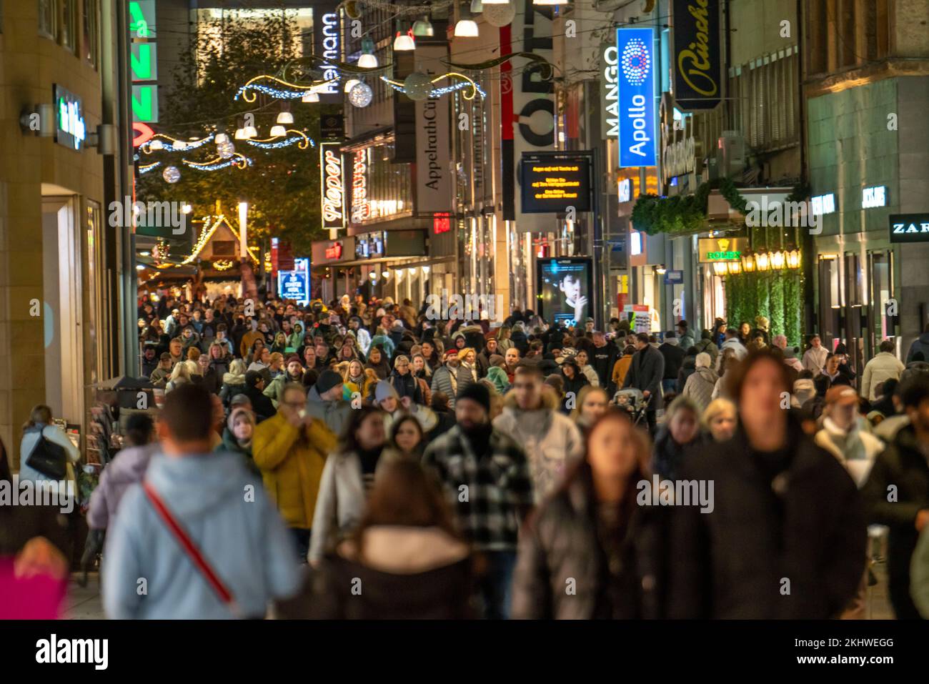 Pre-Christmas period in Dortmund, pedestrian zone, shopping street Westenhellweg, many people go shopping, NRW, Germany, Stock Photo