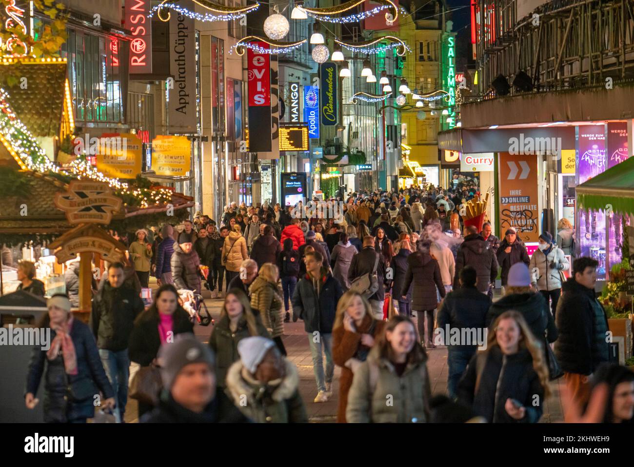 Pre-Christmas period in Dortmund, pedestrian zone, shopping street Westenhellweg, many people go shopping, NRW, Germany, Stock Photo