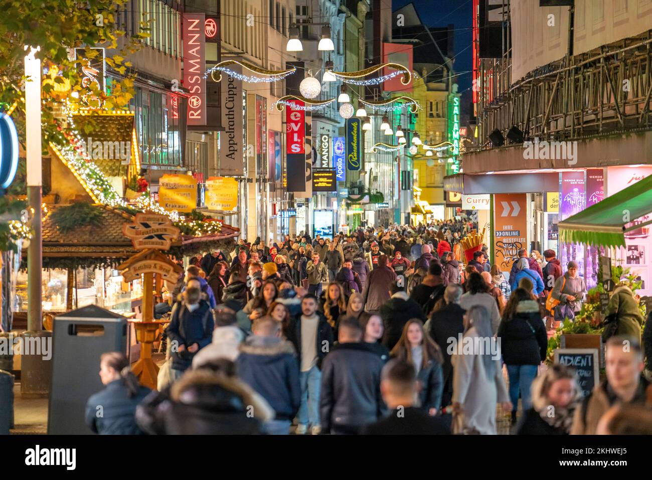 Pre-Christmas period in Dortmund, pedestrian zone, shopping street Westenhellweg, many people go shopping, NRW, Germany, Stock Photo