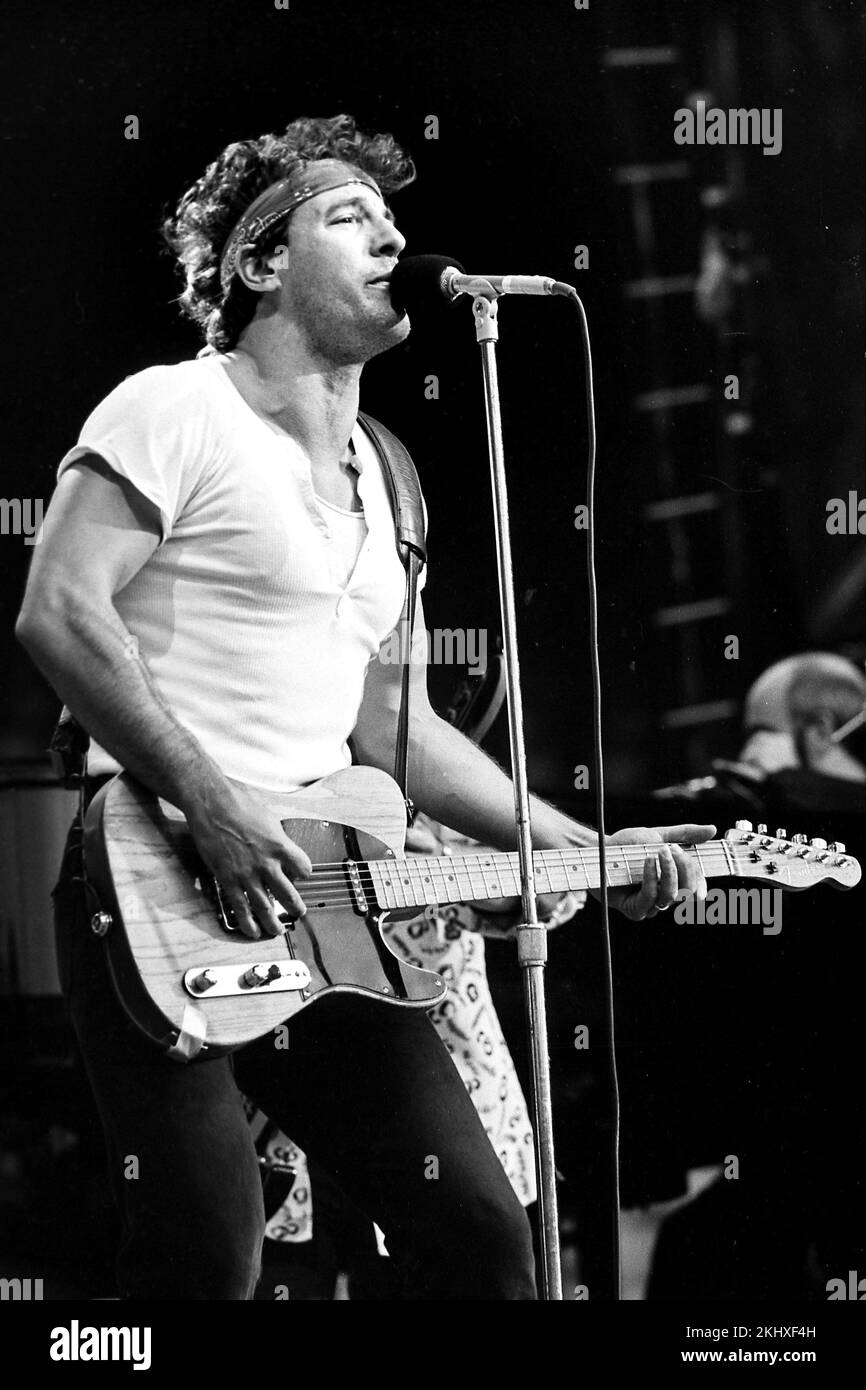 Bruce Springsteen in concert with the E Streetband in stadium Feyenoord   Born in the USA  tour. - Rotterdam Holland - vvbvanbreefotografie Stock Photo