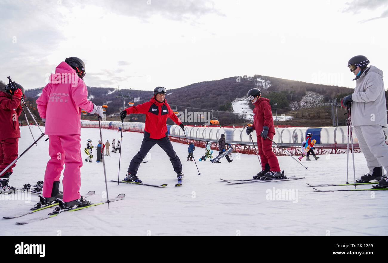 (221124) -- JILIN CITY, Nov. 24, 2022 (Xinhua) -- Ski coach Zhang Zhanhua (3rd R) teaches skiing at the Lake Songhua Resort in Jilin City, northeast China's Jilin Province, Nov. 20, 2022. Jilin Province is taking advantage of its ice-snow resources in winter as it seeks new growth drivers for rural development. (Xinhua/Yan Linyun) Stock Photo