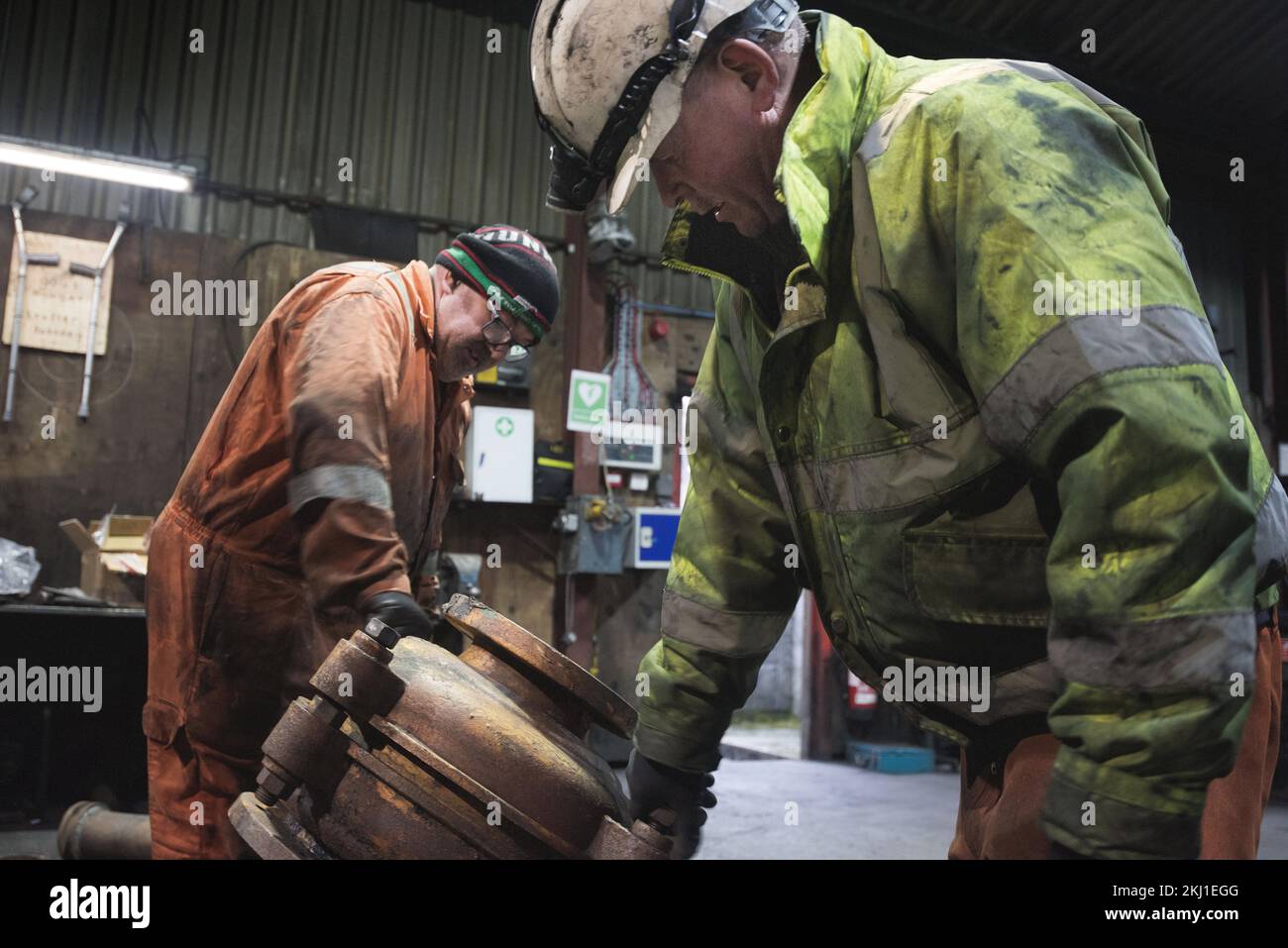 Miners Washing Miners strikes wales hi-res stock photography and images - Alamy