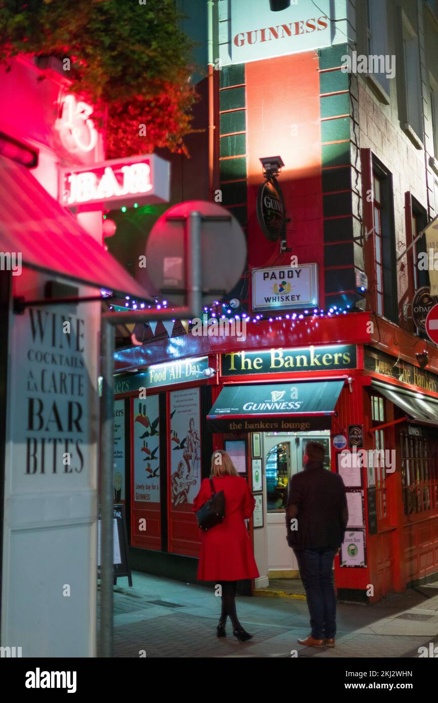 A couple in the bar district of Dublin Stock Photo