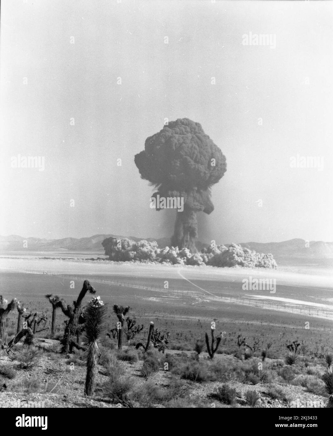 Project 30-65 - Operation Plumbob (Nevada Test Site) Detonation. FIZEAU fireball: Series of 3, ground views (2 of 3). Photographs of Atmospheric Nuclear Testing at Pacific Island and Nevada Test Sites. Stock Photo