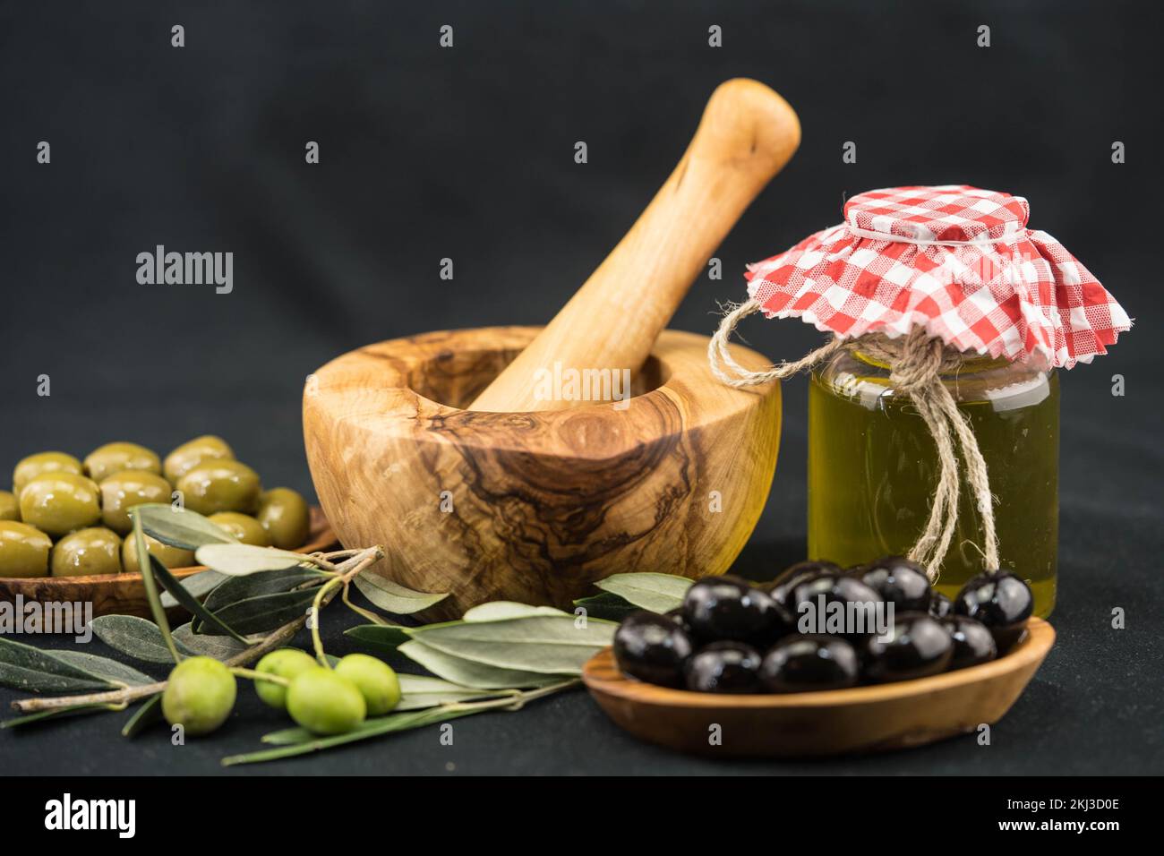 cold pressed extra virgin olive oil Stock Photo Alamy