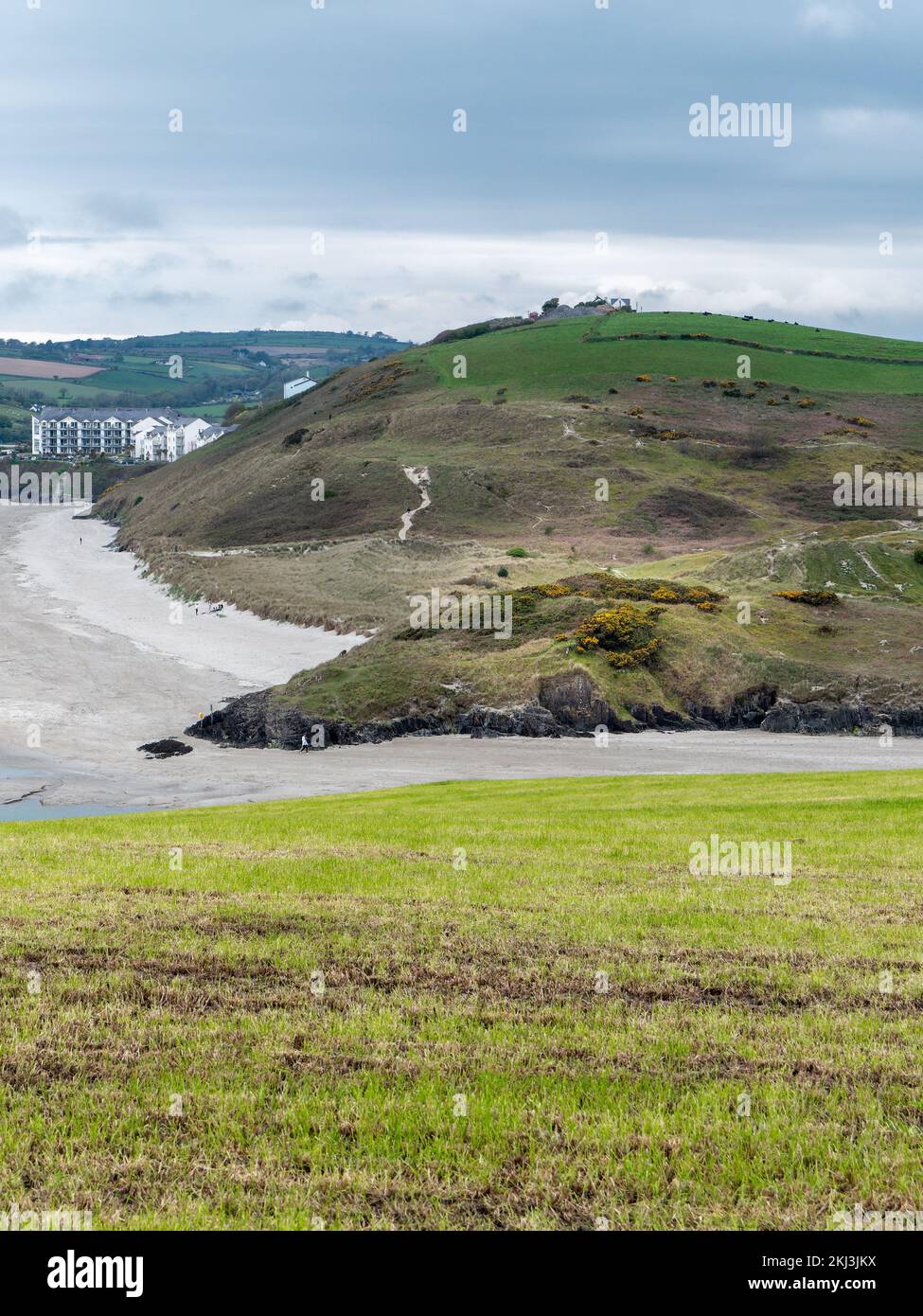 picturesque-hills-in-the-south-of-ireland-a-view-of-the-clonakilty