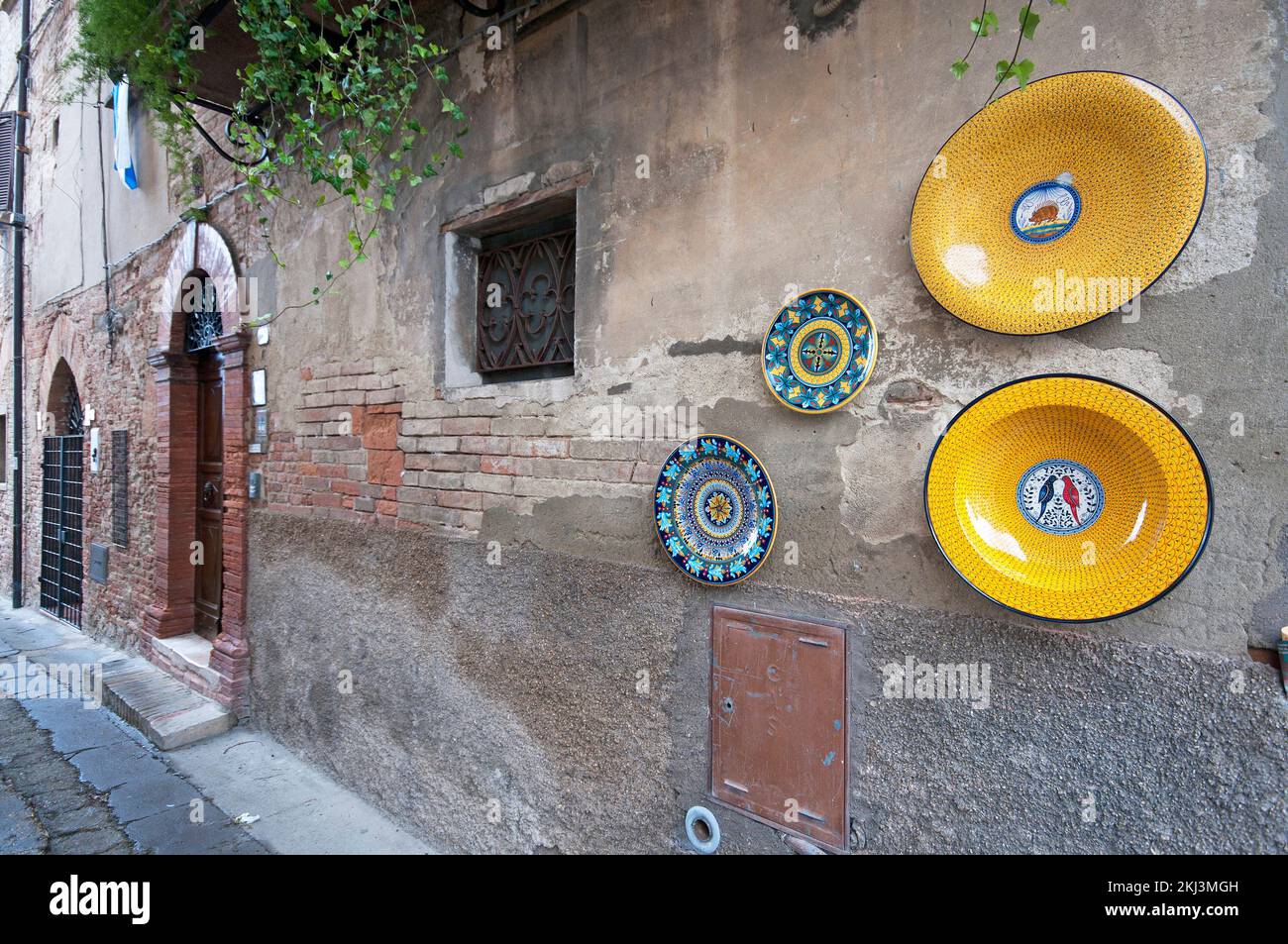 Decorated pottery plates in Deruta village, Perugia, Umbria, Italy Stock Photo