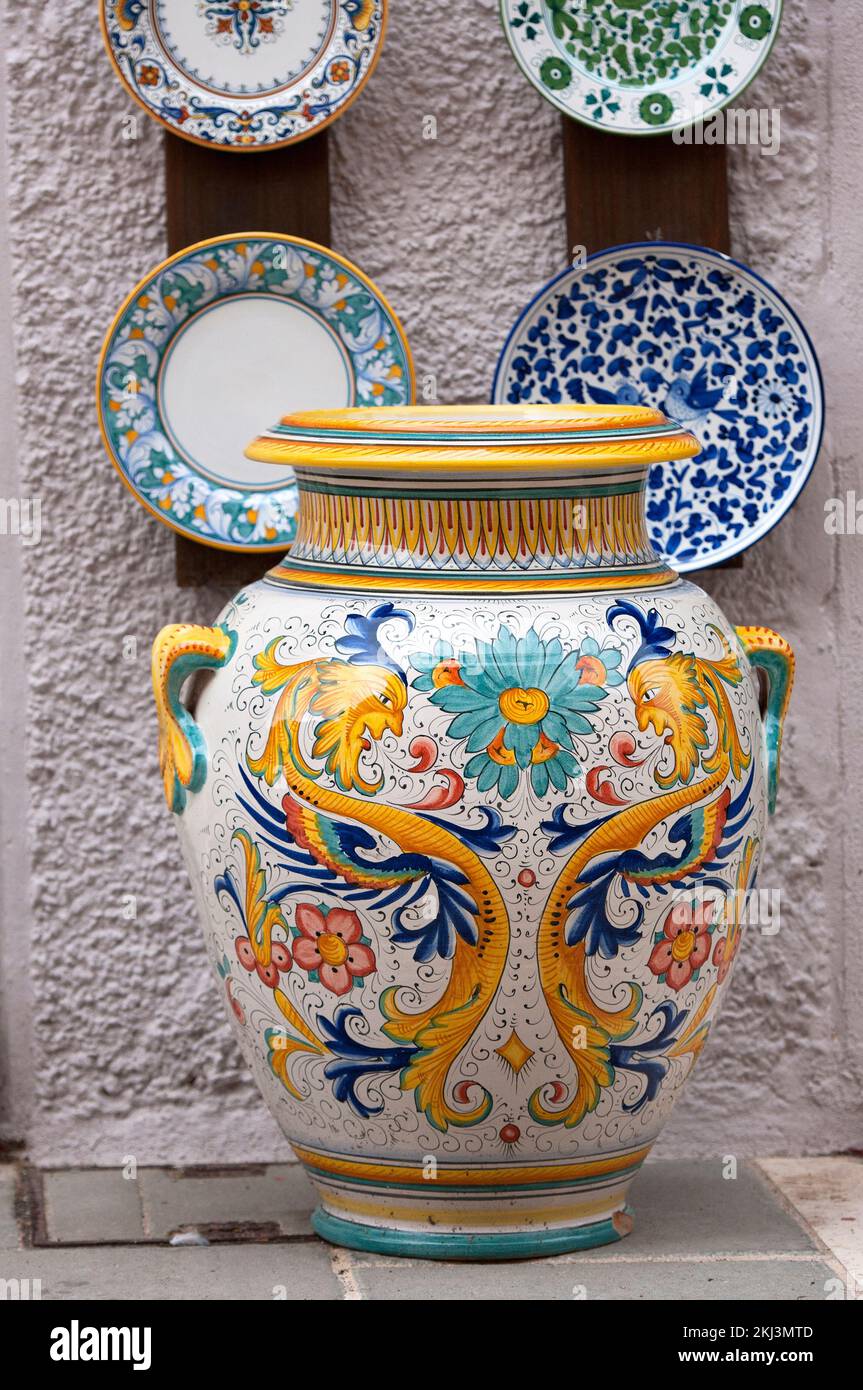 Pottery crafts for sale in Deruta village, Perugia, Umbria, Italy Stock Photo