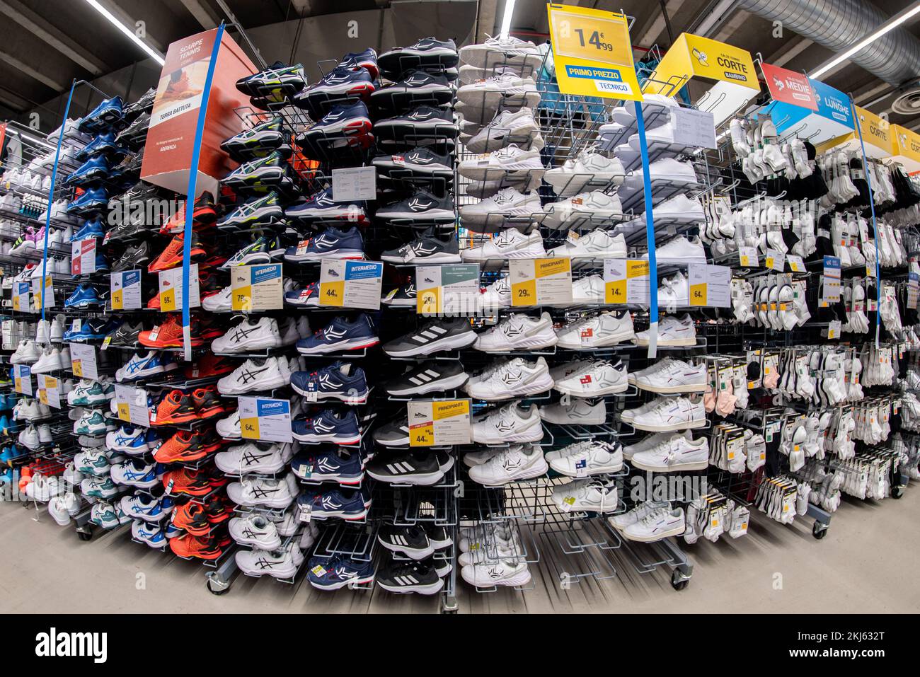 Tennis shoes store hi-res stock photography and images - Alamy