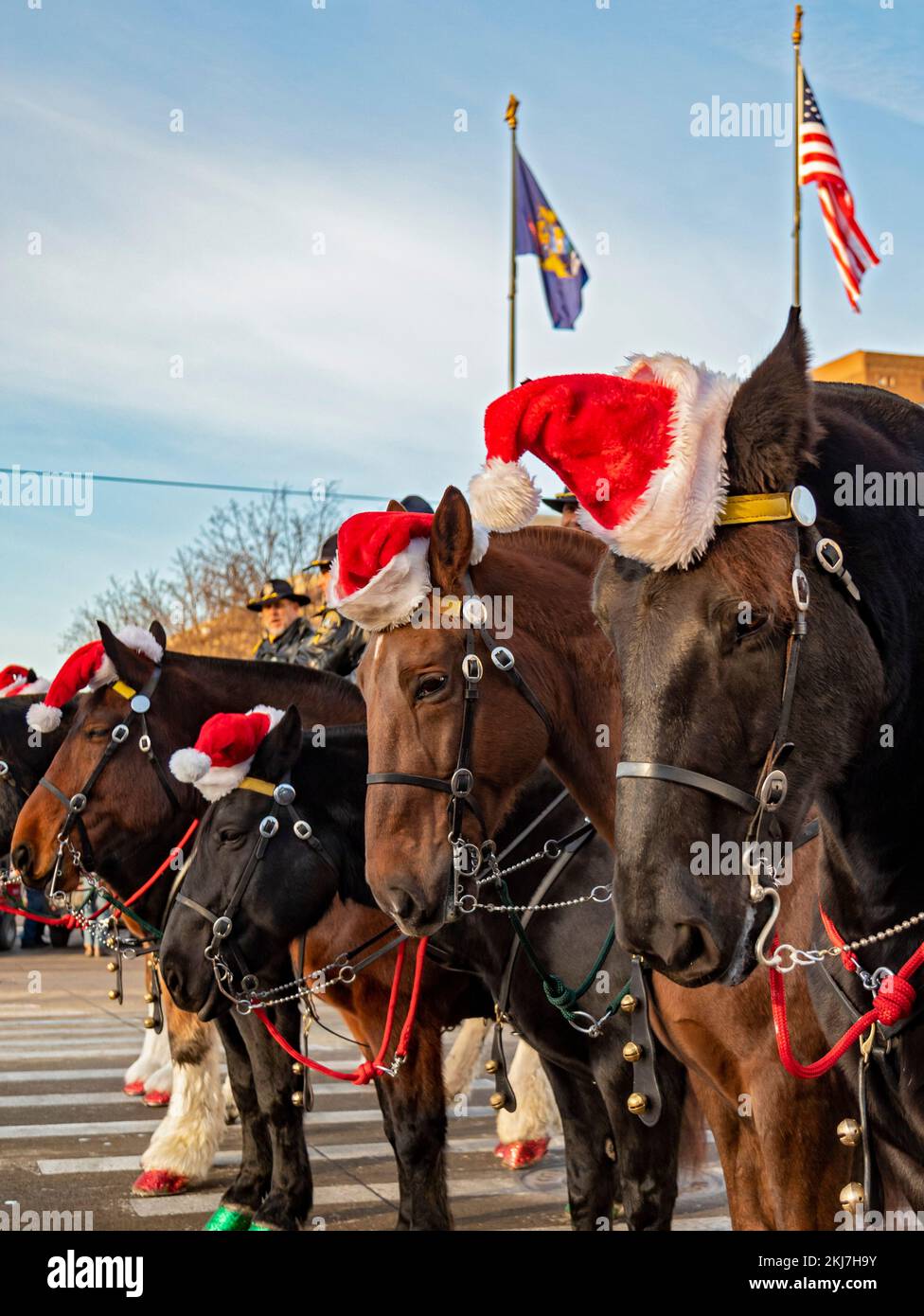 Detroit, Michigan, USA. 24th Nov, 2022. Detroit police horses wearing Santa hats in Detroit's Thanksgiving Day parade, officially America's Thanksgiving Parade. Credit: Jim West/Alamy Live News Stock Photo