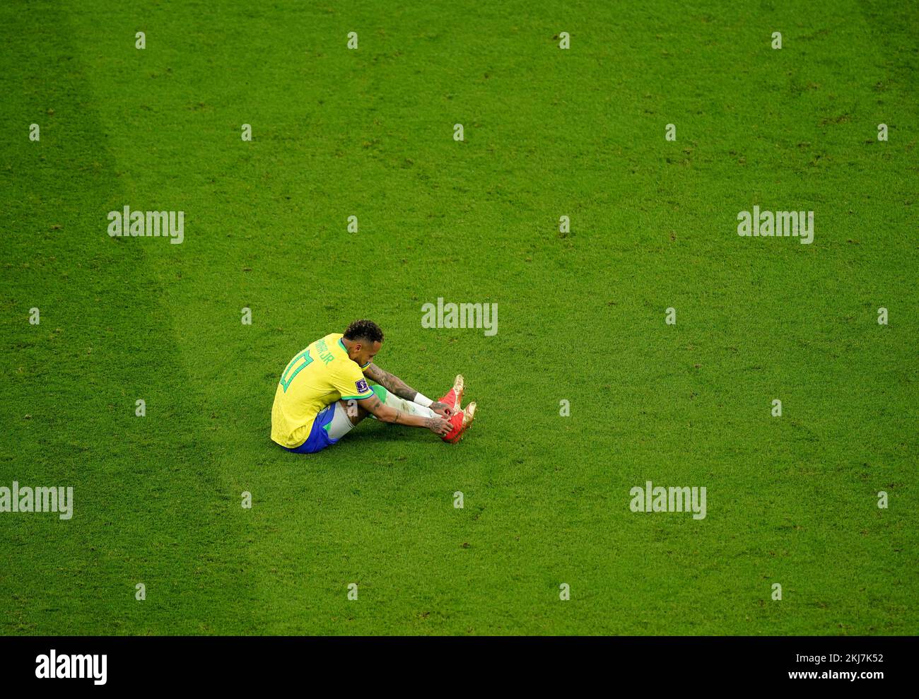 Brazil’s Neymar ties his shoelace during the FIFA World Cup Group G match at the Lusail Stadium, Lusail, Qatar. Picture date: Thursday November 24, 2022. Stock Photo