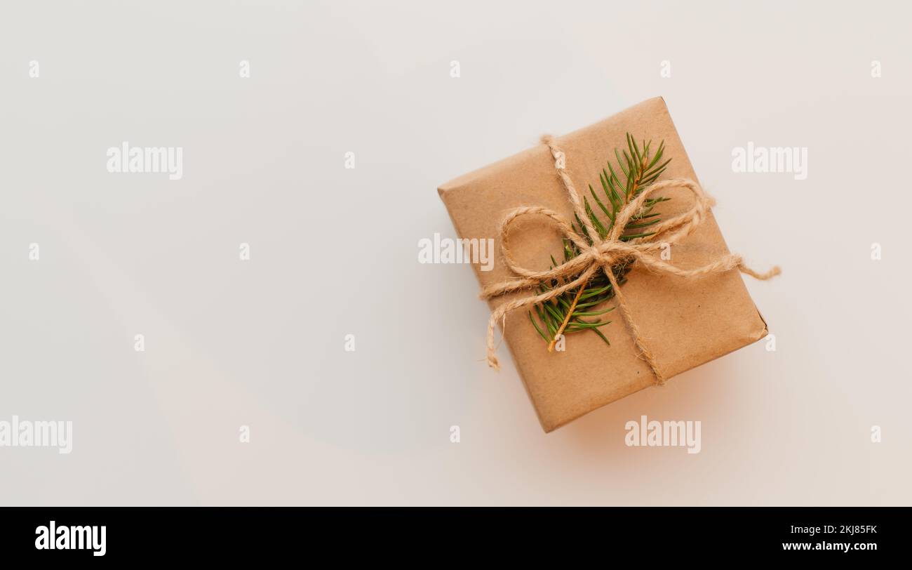 Package wrapped craft paper jute hi-res stock photography and images ...