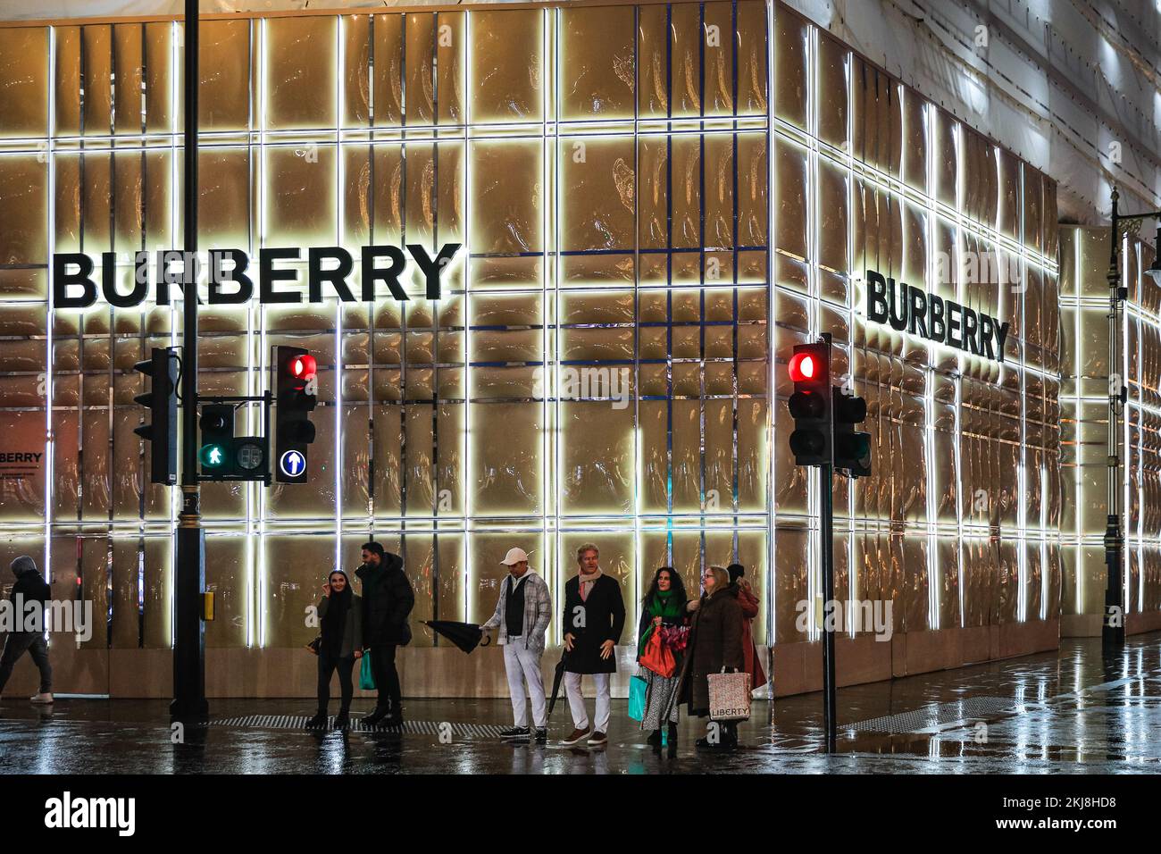 Burberry, london, store hi-res stock photography and images - Page 3 - Alamy
