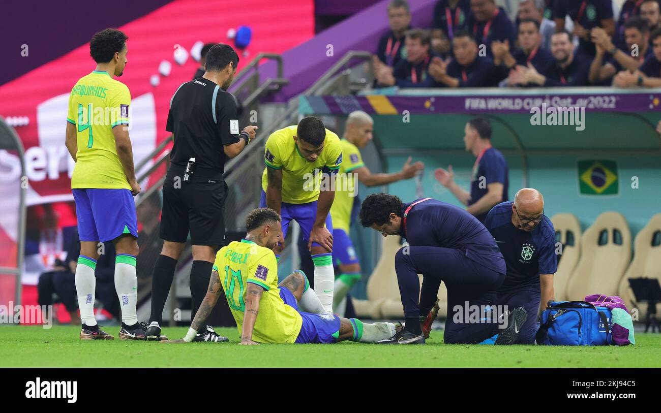 Neymar injury serbia qatar 2022 hi-res stock photography and images - Alamy