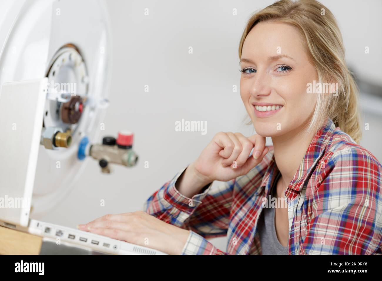 a female mechanical engineer smiling Stock Photo