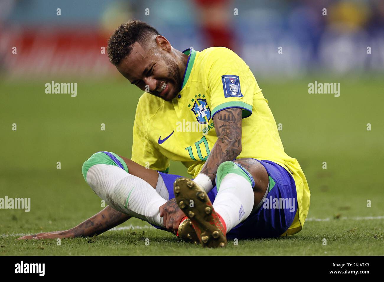 LUSAIL CITY - Neymar of Brazil has pain in his right ankle during the FIFA World Cup Qatar 2022 group G match between Brazil and Serbia at Lusail Stadium on November 24, 2022 in Lusail City, Qatar. AP | Dutch Height | MAURICE OF STONE Credit: ANP/Alamy Live News Stock Photo