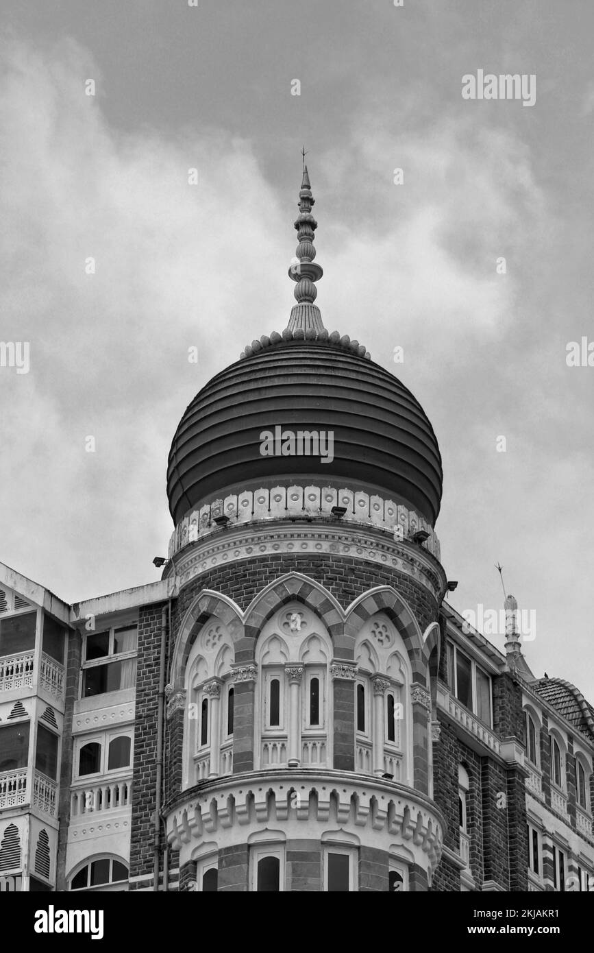 Taj mahal hotel mumbai Black and White Stock Photos & Images - Alamy