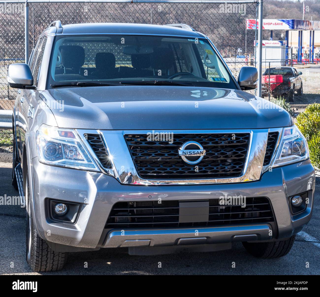 Nisan car hi-res stock photography and images - Alamy
