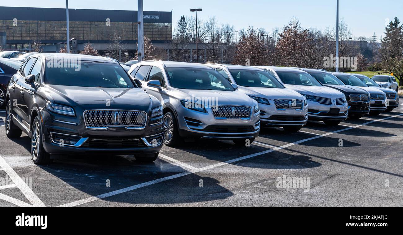 Different colored Lincoln SUVs lined up for sale at a dealership in