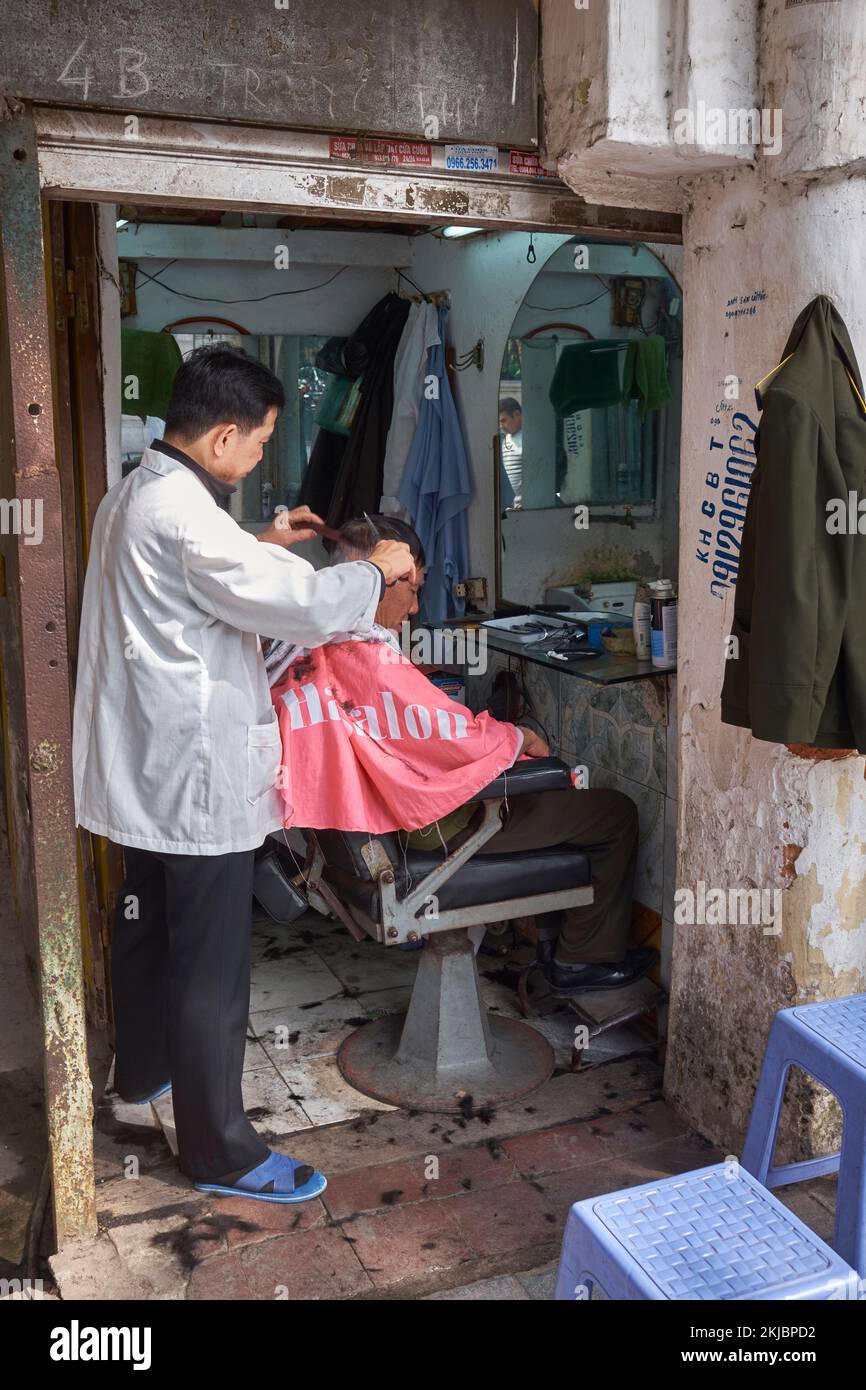 Street Barber Hanoi Vietnam Stock Photo