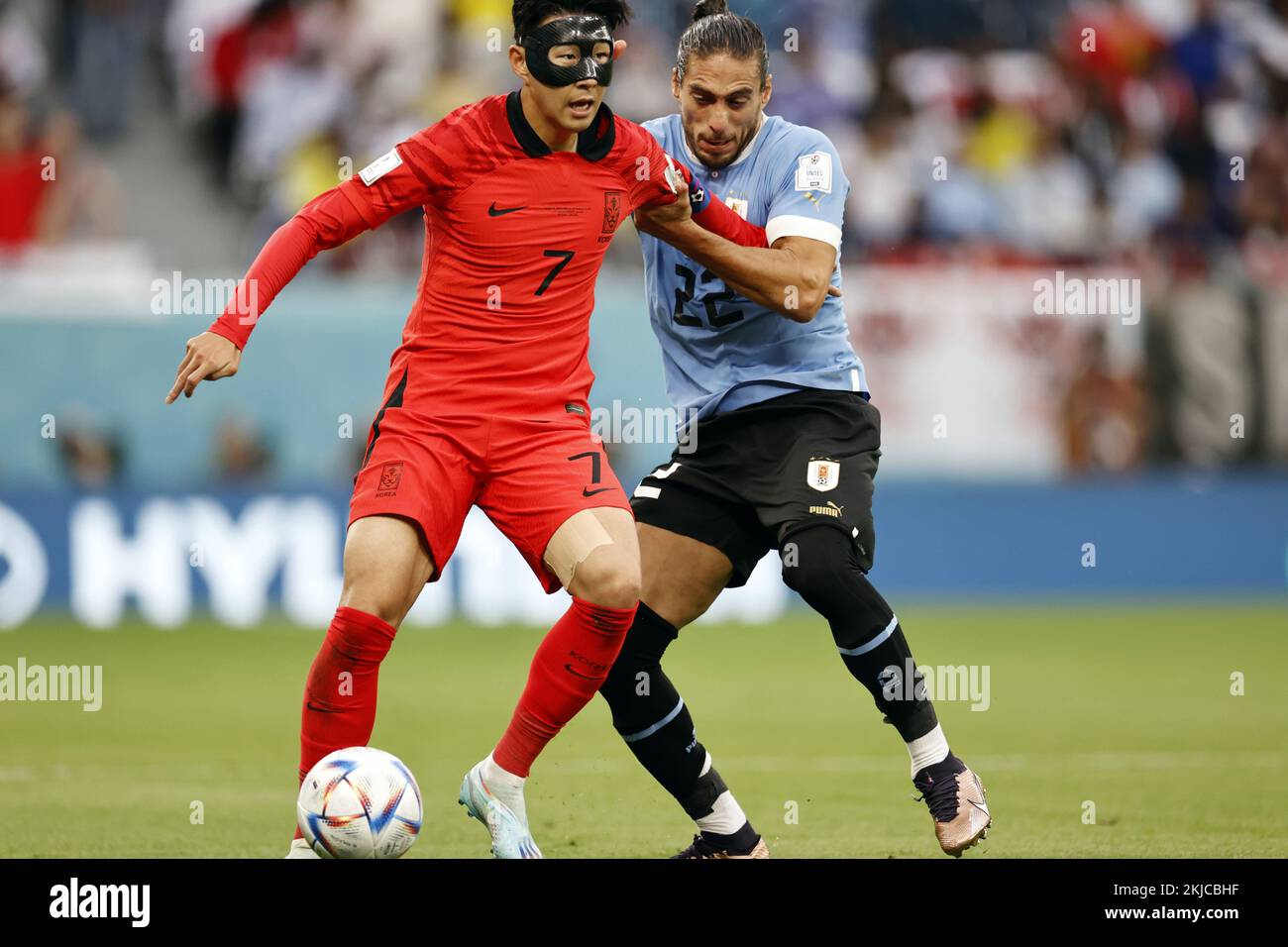 DOHA - (l-r) Heung-min Son of Korea Republic, Martin Caceres of Uruguay during the FIFA World Cup Qatar 2022 group H match between Uruguay and South Korea at Education City Stadium on November 24, 2022 in Doha, Qatar. AP | Dutch Height | MAURICE OF STONE Credit: ANP/Alamy Live News Stock Photo