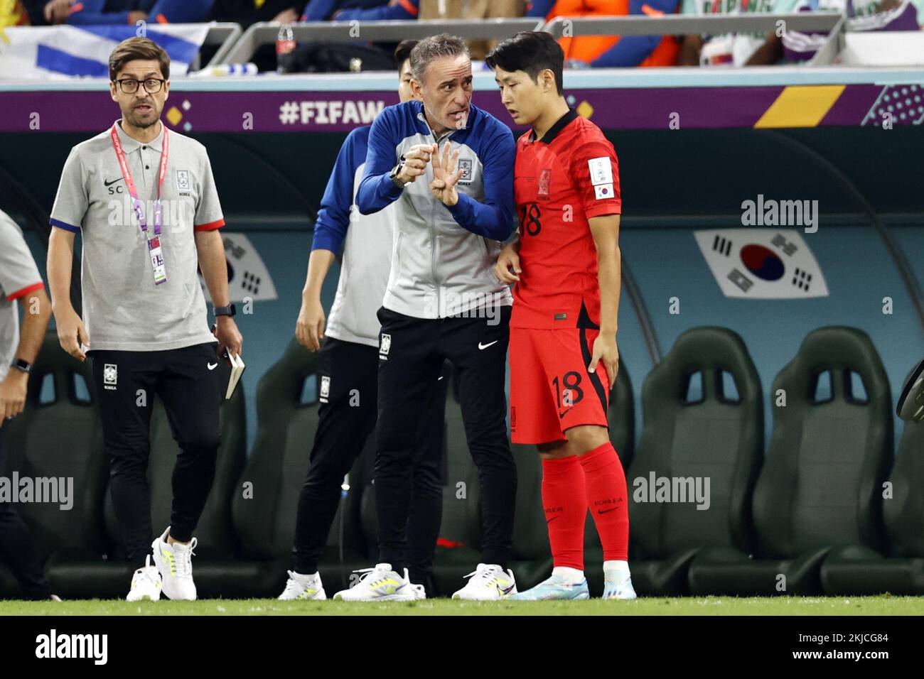 DOHA - (l-r) Korea Republic coach Paulo Bento, Kang-in Lee of Korea Republic during the FIFA World Cup Qatar 2022 group H match between Uruguay and South Korea at Education City Stadium on November 24, 2022 in Doha, Qatar. AP | Dutch Height | MAURICE OF STONE Credit: ANP/Alamy Live News Stock Photo