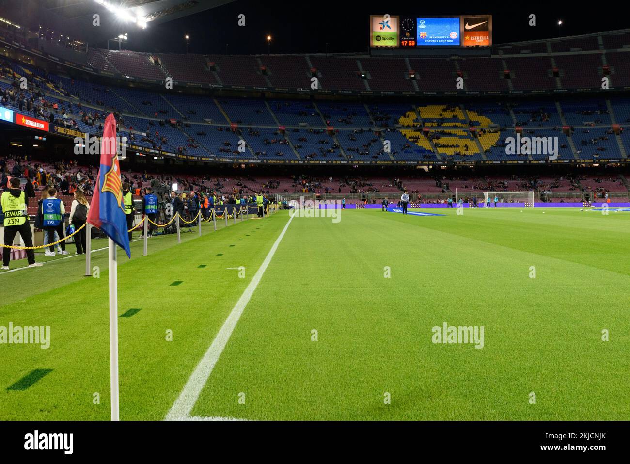 View inside Camp Nou stadium before the UEFA Womens Champions League group stage match between FC Barcelona and FC Bayern Munich at Camp Nou in Barcelona, Spain. (Foto: Sven Beyrich/Sports Press Photo/C - ONE HOUR DEADLINE - ONLY ACTIVATE FTP IF IMAGES LESS THAN ONE HOUR OLD - Alamy) Stock Photo