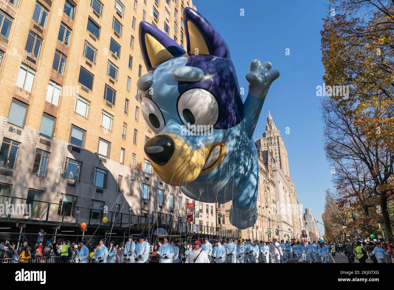 New York, New York, USA. 24th Nov, 2022. Bluey by BBC flown during 96th ...