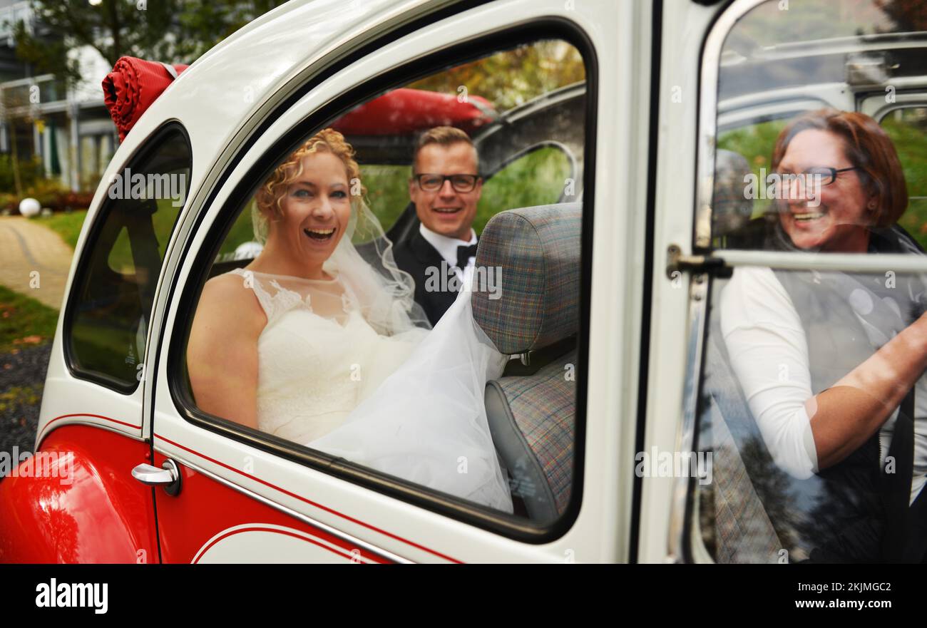 The duck, the nostalgia car (Citroen 2 CV), here the version Dolly- of the years 1949 to 1990 is used by young people today as a wedding car, Germany, Stock Photo