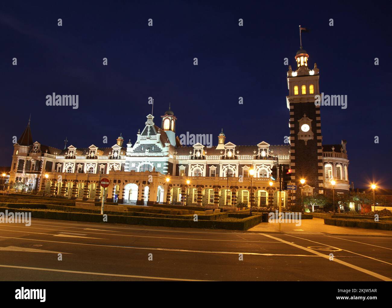 Dunedin's famous historic railway station at nightime. - Dunedin New Zealand. This ornate Flemish Renaissance-style building was opened in 1906 and is Stock Photo