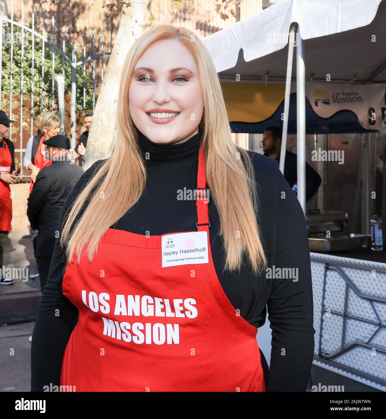 Los Angeles, California, USA. November 23rd, 2022.  Hayley Hasselhoff attending the LA Mission Annual Thanksgiving Dinner for the Homeless in Los Angeles, California. Credit: Sheri Determan Stock Photo