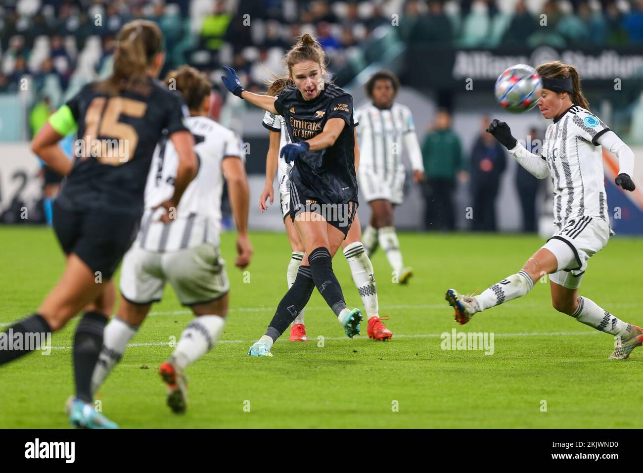 TURIN, ITALY, 24 NOVEMBER 2022. Vivianne Miedema of Arsenal Women during the UWCL match (Group C) between Juventus Women FC and Arsenal Women FC on November 24, 2022 at Allianz Stadium in Turin, Italy.  Credit: Massimiliano Ferraro/Alamy Live News Stock Photo