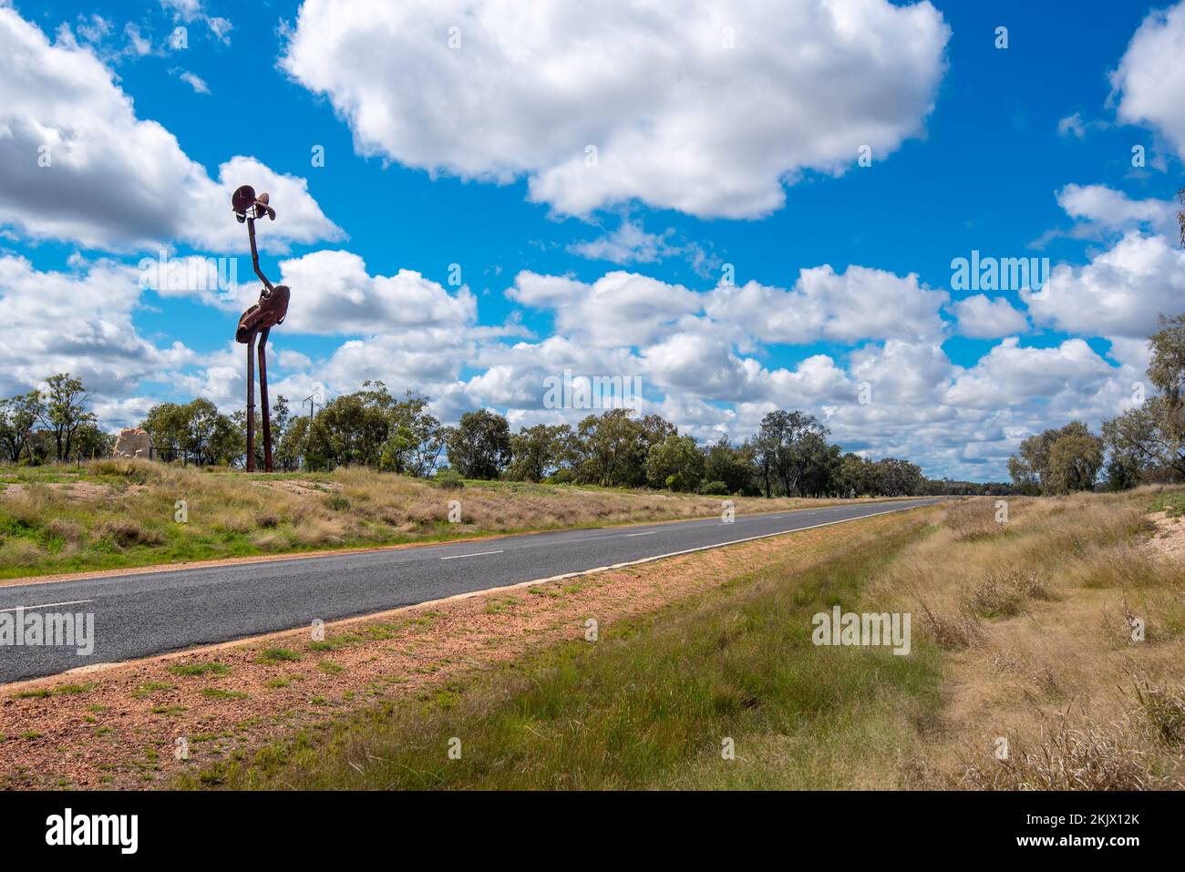 Stanley The Emu on the Castlereagh Highway near Lightning Ridge, New South Wales, Australia is made from upcycled VW car bonnets and steel girders Stock Photo