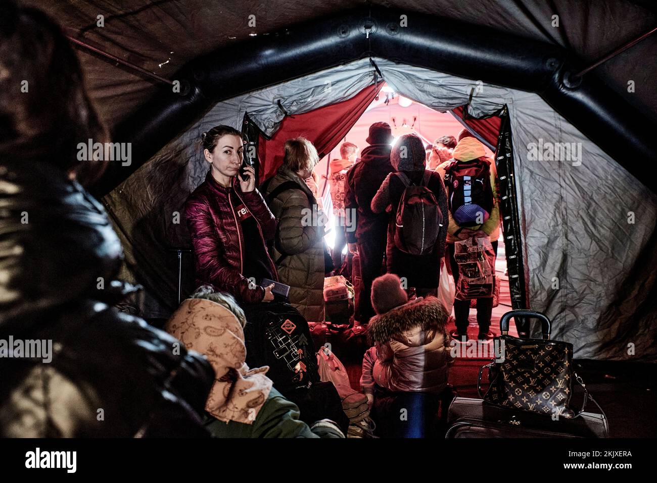 Antonin Burat / Le Pictorium -  War in Ukraine: David stands up to Goliath -  30/3/2022  -  Poland / Korczowa  -  Ukrainian refugees waiting to pass t Stock Photo