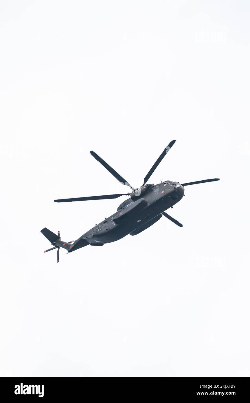 Rottweil, Germany. 25th Nov, 2022. A Bundeswehr helicopter of the type Sikorsky CH-53 flies over Rottweil. Credit: Silas Stein/dpa/Alamy Live News Stock Photo