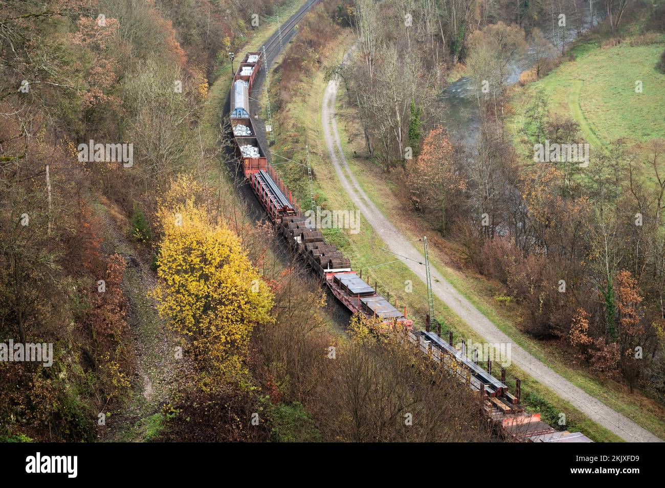 Rottweil, Germany. 25th Nov, 2022. A freight train carrying sheet metal, steel and aluminum is heading for Rottweil station. Credit: Silas Stein/dpa/Alamy Live News Stock Photo